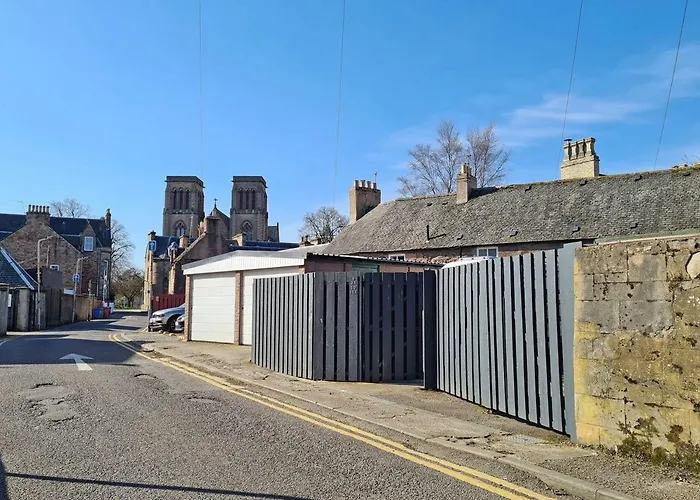 Alexander Cottage